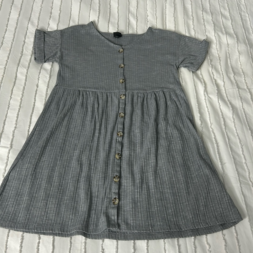 Art class dress and size youth large